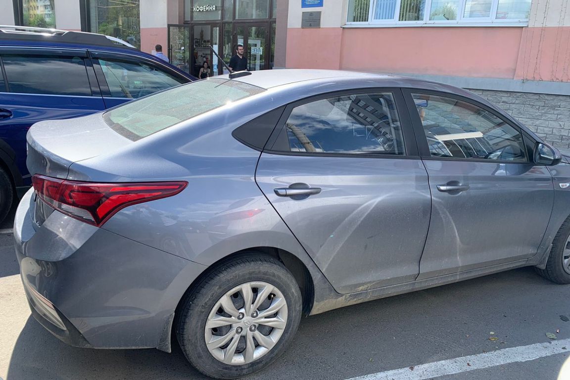 В Екатеринбурге приставы забрали Hyundai Solaris у автоледи, задолжавшей  800 тысяч рублей - «Уральский рабочий»